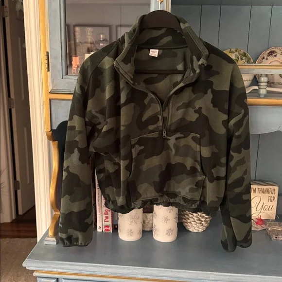 Old Navy Active Camouflage Pullover - Picture 3 of 4